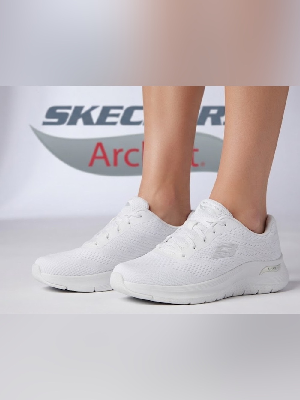 New authentic Skechers Arch Fit signature designer sneakers sz 8 Display